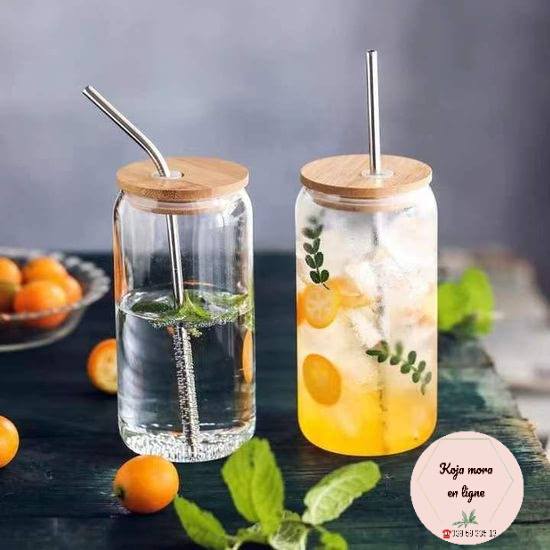 gobelet en verre avec pipette